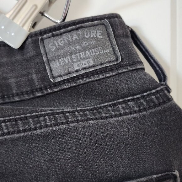 Levi's Women's Dark Gray/ Black  Mid Rise Straight Jeans - Picture 3 of 5